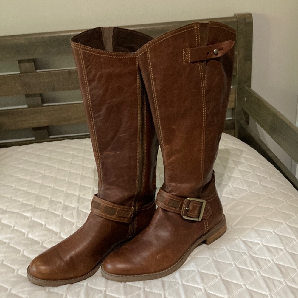 Timberland riding boots.  Gorgeous, soft brown leather.  Size 8.5.